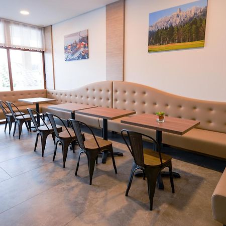 Smlednik Hotel Baron מראה חיצוני תמונה