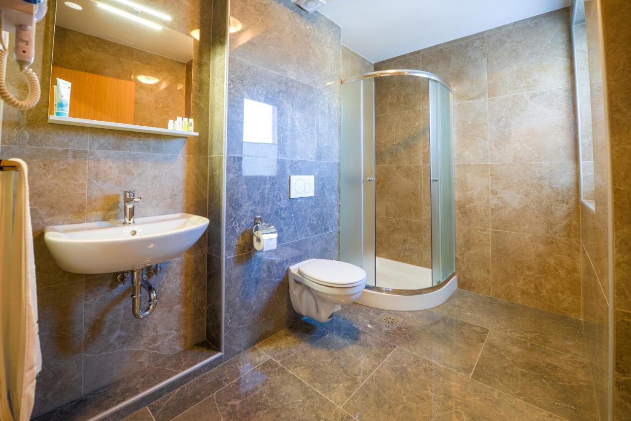 Smlednik Hotel Baron מראה חיצוני תמונה