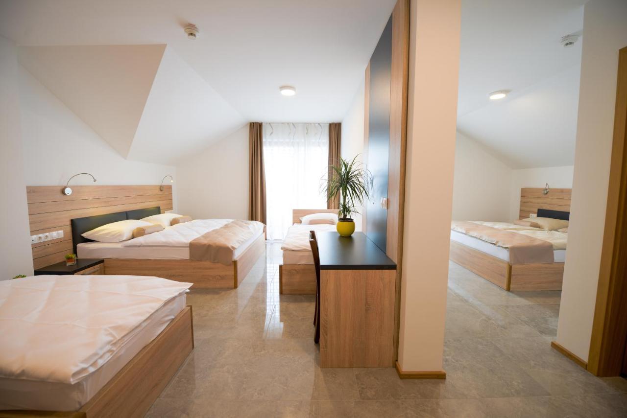 Smlednik Hotel Baron מראה חיצוני תמונה