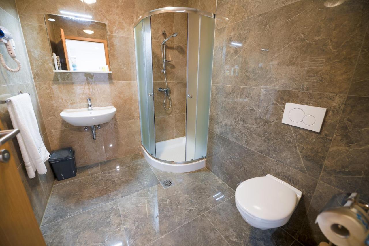 Smlednik Hotel Baron מראה חיצוני תמונה
