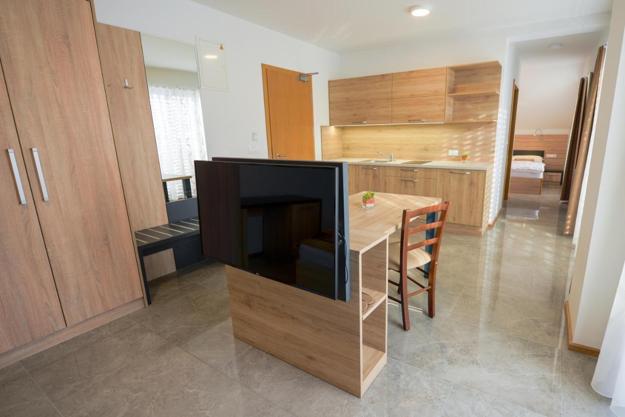 Smlednik Hotel Baron מראה חיצוני תמונה