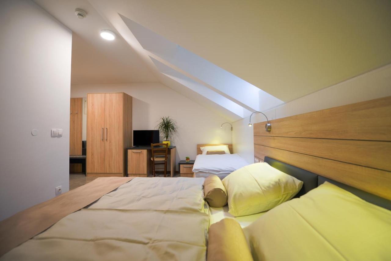Smlednik Hotel Baron מראה חיצוני תמונה