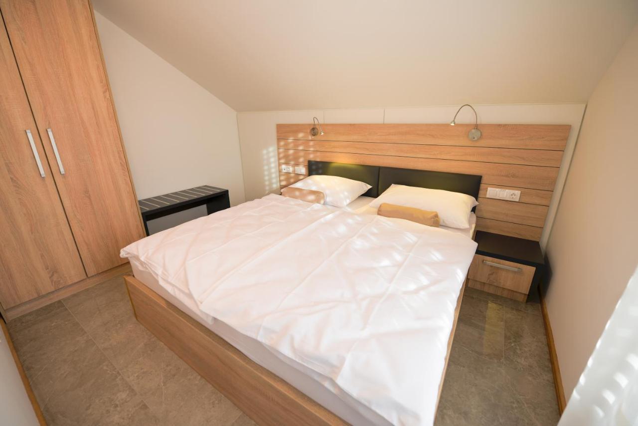 Smlednik Hotel Baron מראה חיצוני תמונה