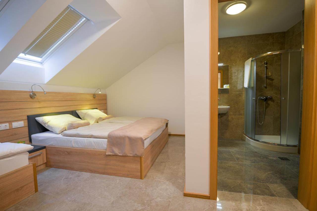 Smlednik Hotel Baron מראה חיצוני תמונה