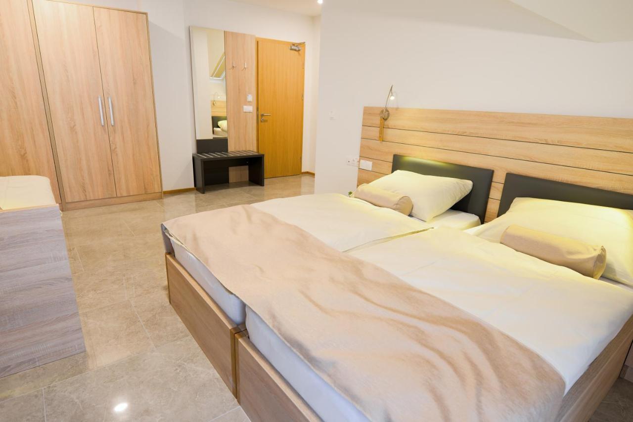 Smlednik Hotel Baron מראה חיצוני תמונה