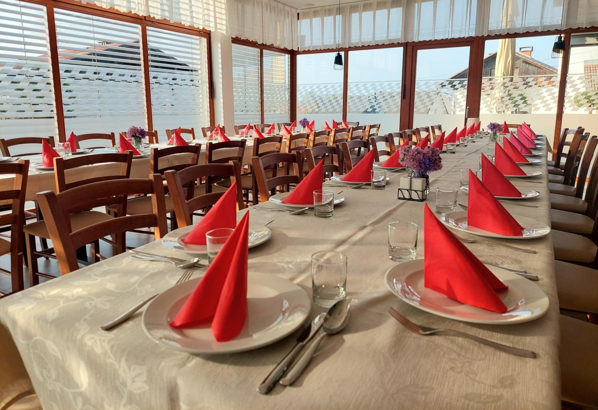 Smlednik Hotel Baron מראה חיצוני תמונה